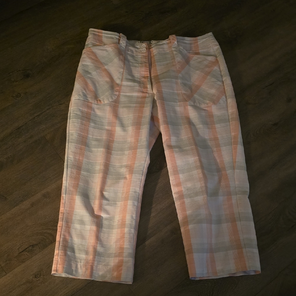 Nike Womens GOLF Cropped Length Golf Pants  Peach and Gray Plaid M